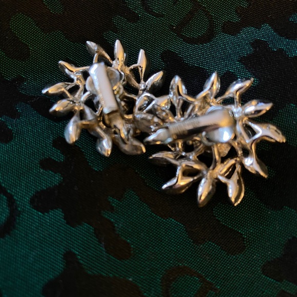 Vintage Sarah Clip Earrings 1950 - Picture 4 of 5